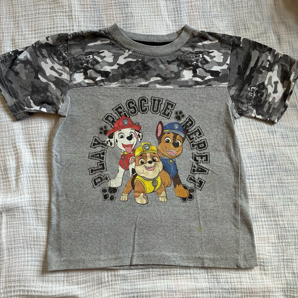 😳3/$15😳 Gray Camouflage Paw Patrol T-Shirt size 7